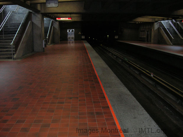 /Viau Métro Station