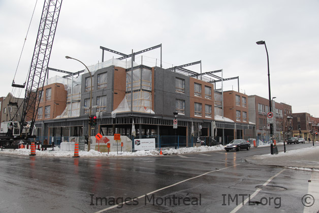 /Quartier Saint-Laurent en construction