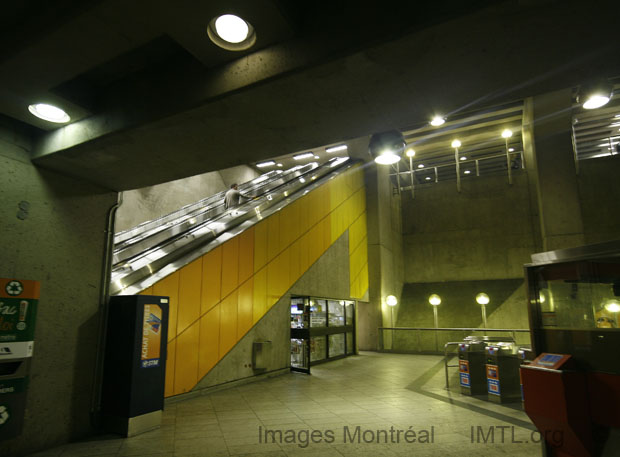 /Côte-Sainte-Catherine Metro Station