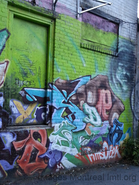 /Graffiti in Henri-Julien Back Alley