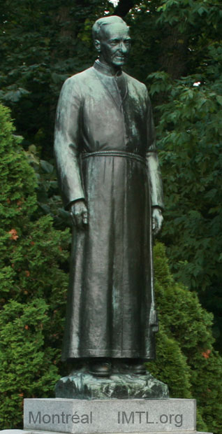 /Frère André Monument